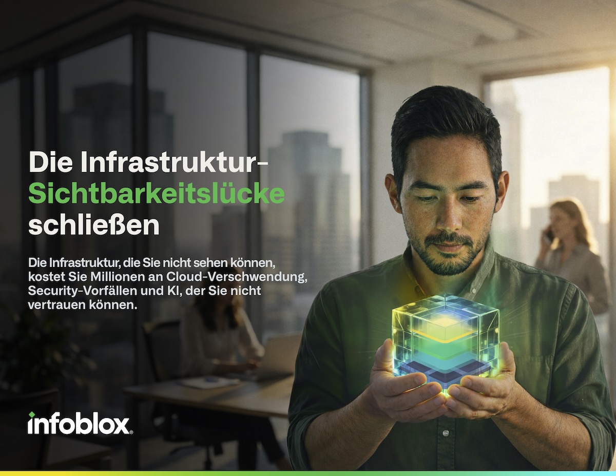 Ein Mann in einem Büro hält einen leuchtenden Würfel